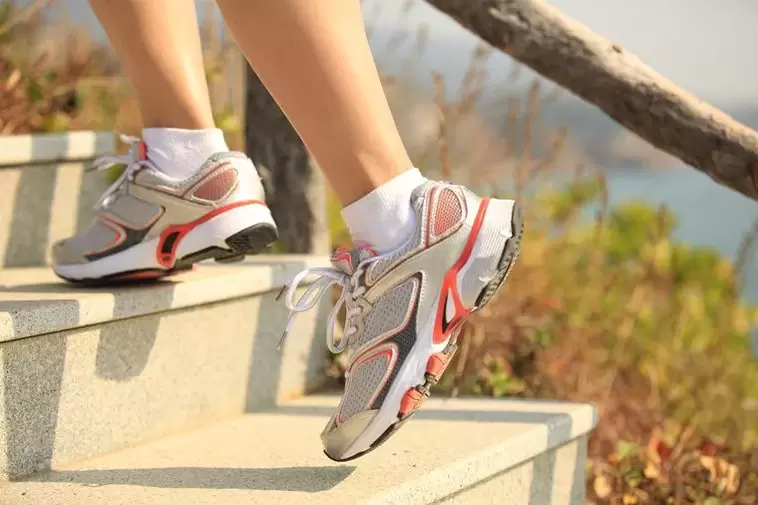 Running stairs is a way to strengthen leg muscles and lose weight