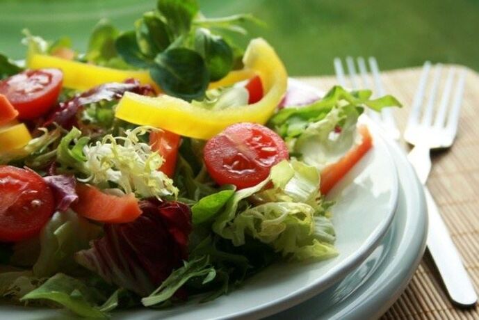 Vegetable salad to lose weight with reasonable nutrition