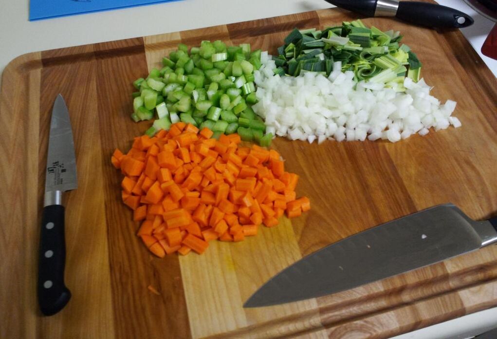 Vegetables should be chopped finely for better digestion. 