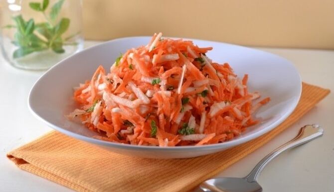 Dietary carrot-apple salad will provide vitamins to the body of people losing weight