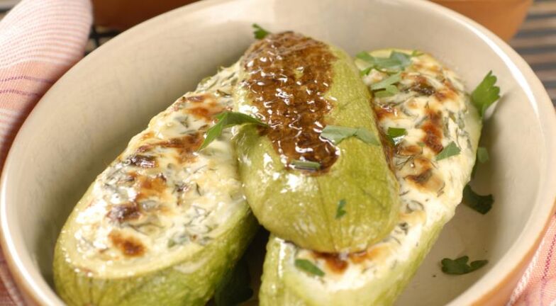 Stuffed zucchini perfectly satisfies hunger when following a 7-day diet